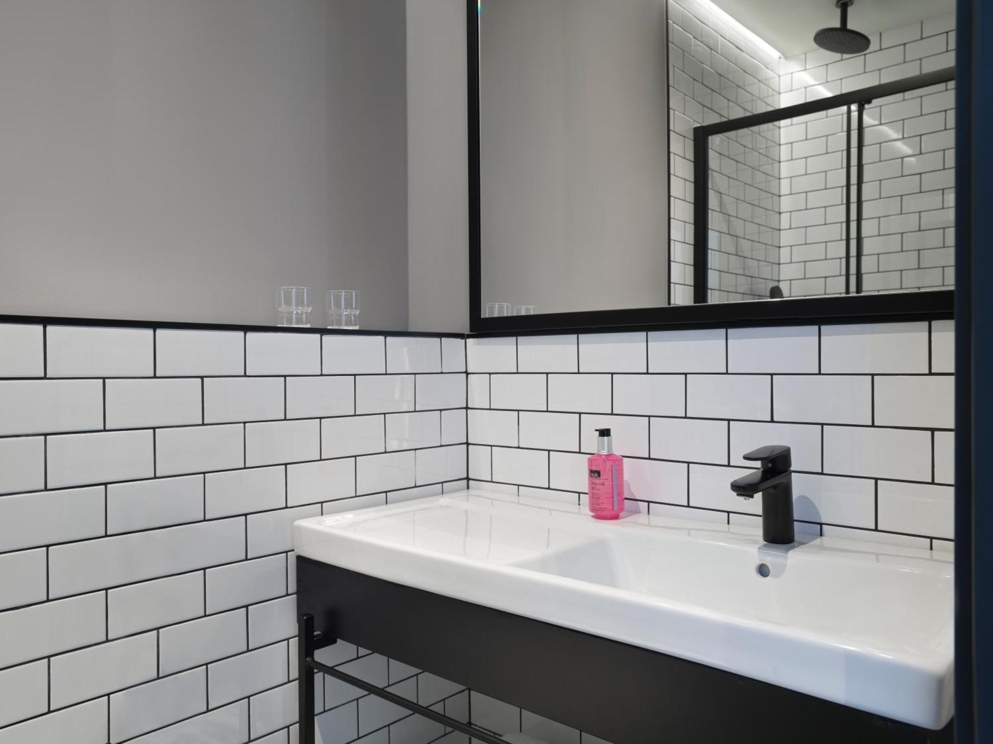 Moxy Belgrade Belgrado Exterior foto